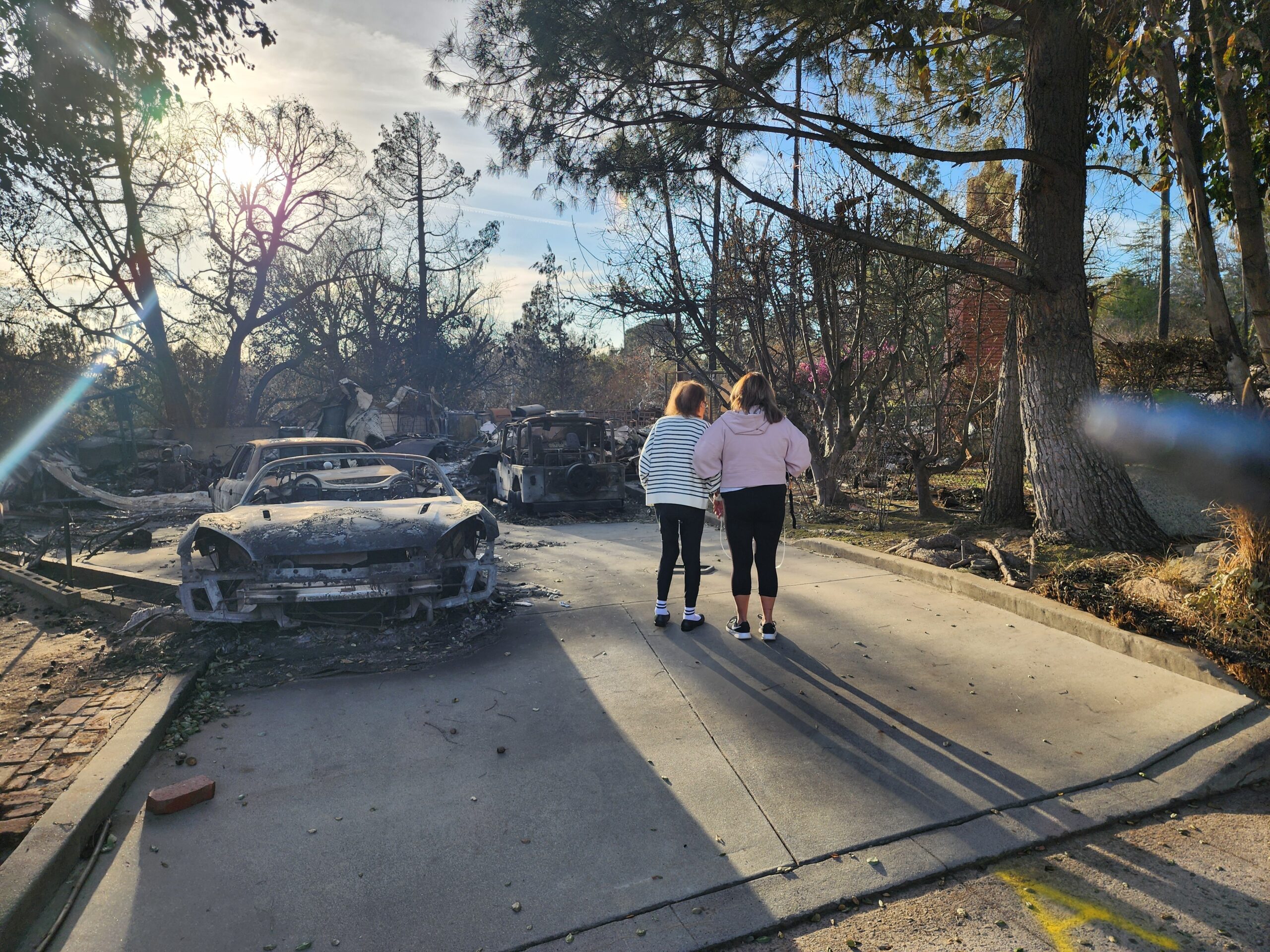 Los Angeles wildfires January 2025: Survivors return to neighborhood to look at damage